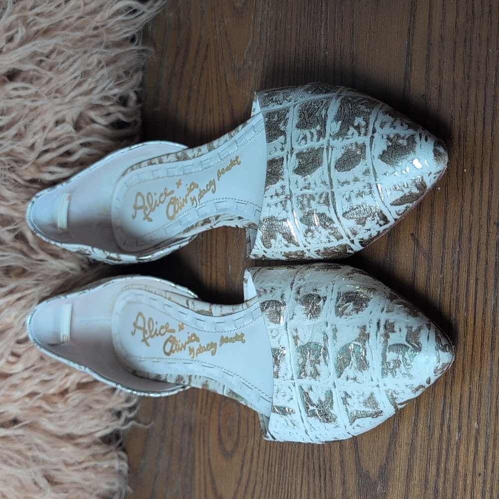 Alice + Olivia Hilary Shoes Cream and Gold Embossed Ballet Flats 36 US6 D'Orsay